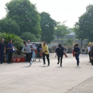 縱覽線纜集團(tuán)組織開展2019年消防安全疏散演練暨消防技能競(jìng)賽活動(dòng) ... ... ... ... ...